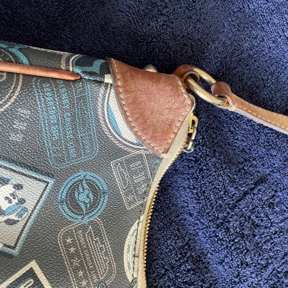 Disney Cruise Line Dooney & Bourke Crossbody Purse - Picture 6 of 9